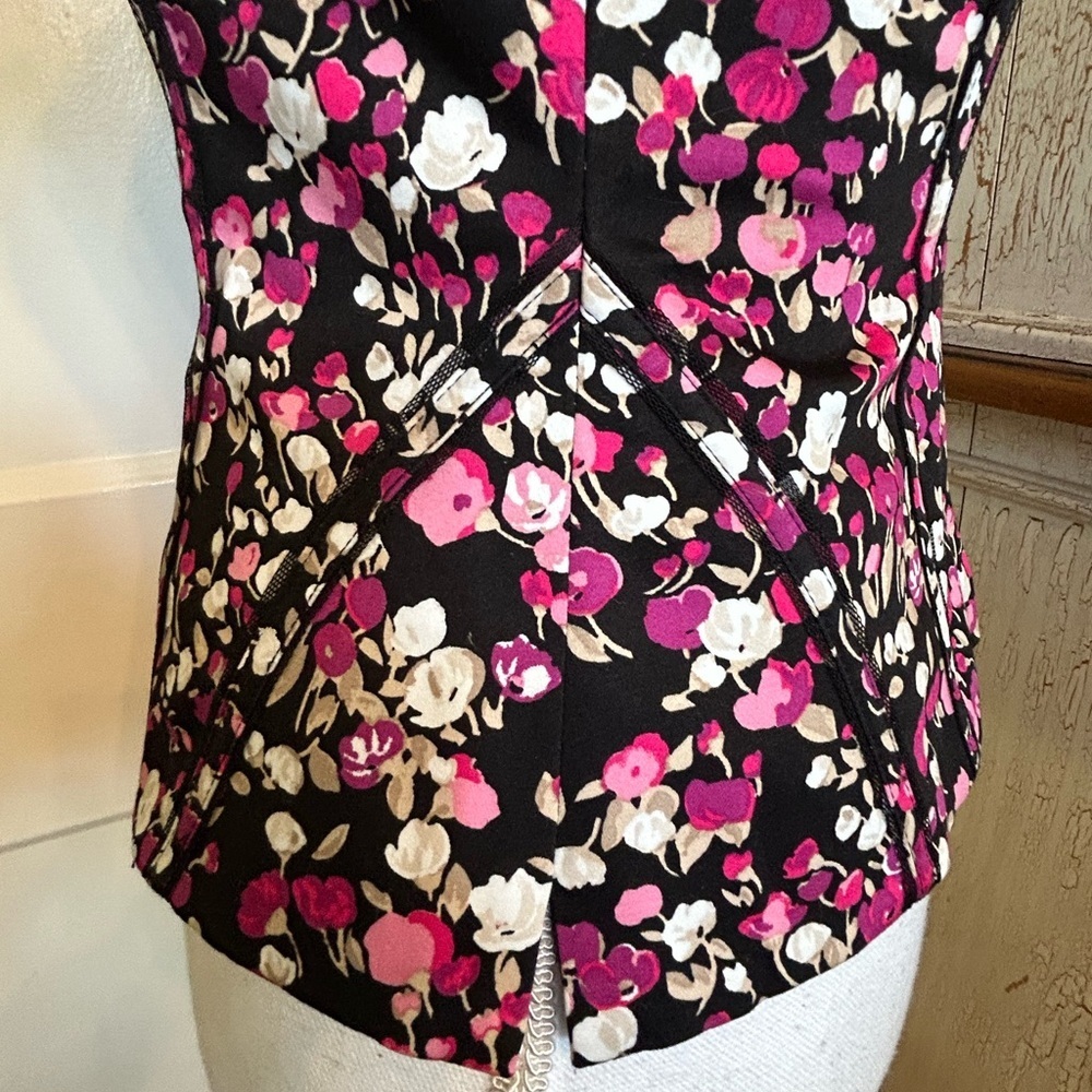 White House Black Market Corset Floral Top. - Picture 3 of 15